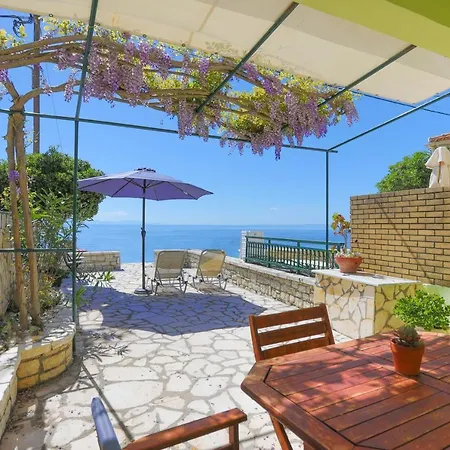 Appartamento Kaminaki Beachfront *